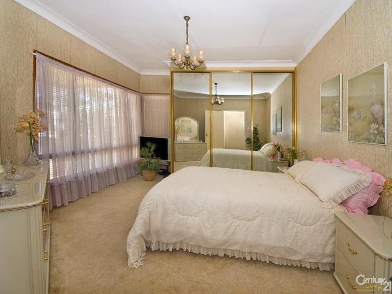 13 Cheatle Street, East Hills NSW 2213