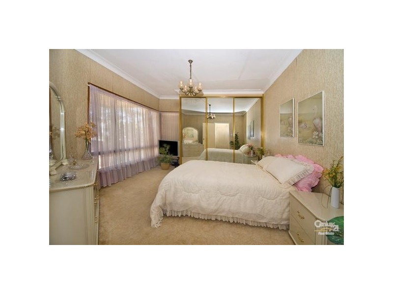 13 Cheatle Street, East Hills NSW 2213