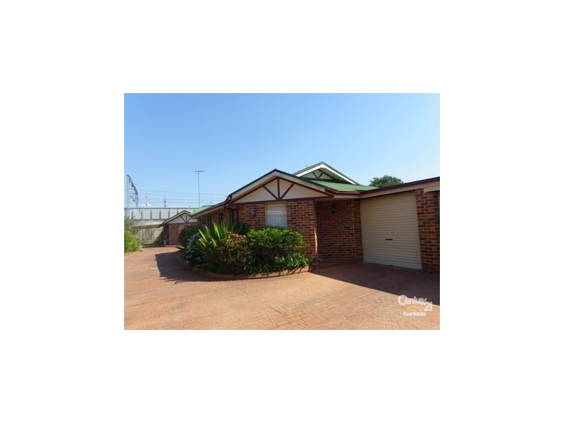 2/9 Broe Avenue, East Hills NSW 2213