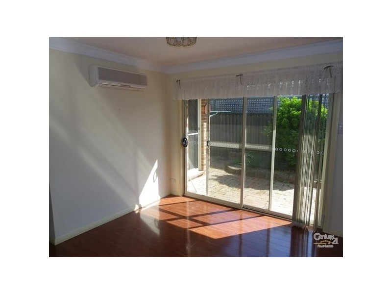 2/9 Broe Avenue, East Hills NSW 2213