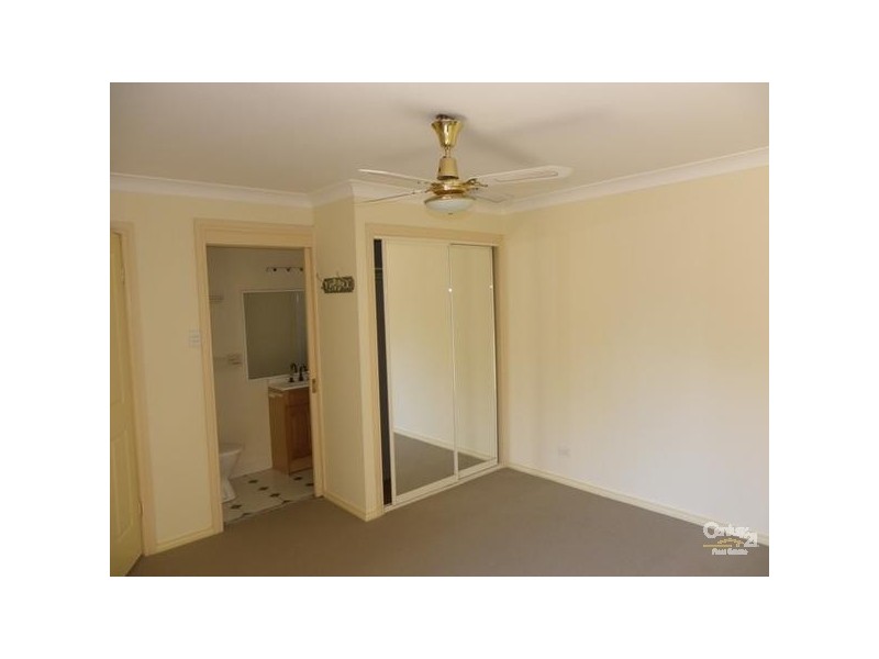 2/9 Broe Avenue, East Hills NSW 2213