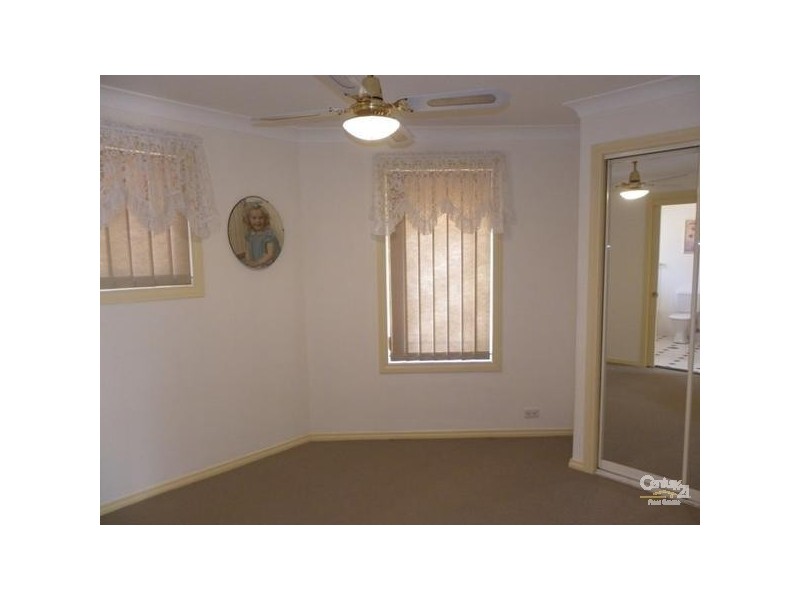 2/9 Broe Avenue, East Hills NSW 2213