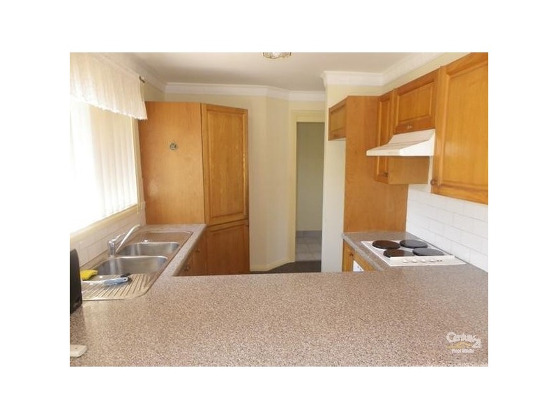 2/9 Broe Avenue, East Hills NSW 2213