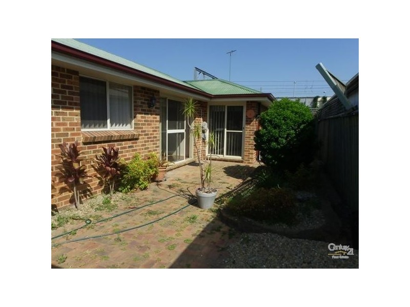 2/9 Broe Avenue, East Hills NSW 2213