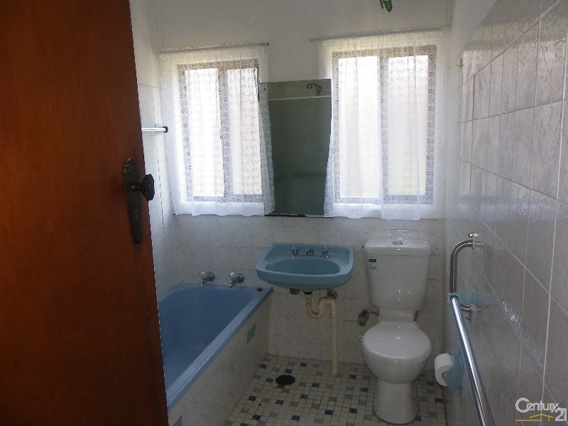 65 Victor Street, Picnic Point NSW 2213