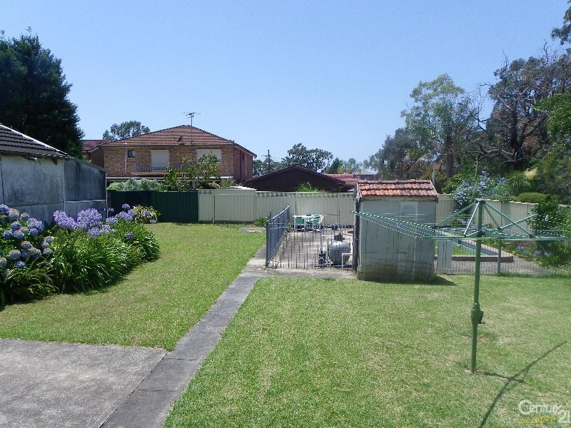 65 Victor Street, Picnic Point NSW 2213