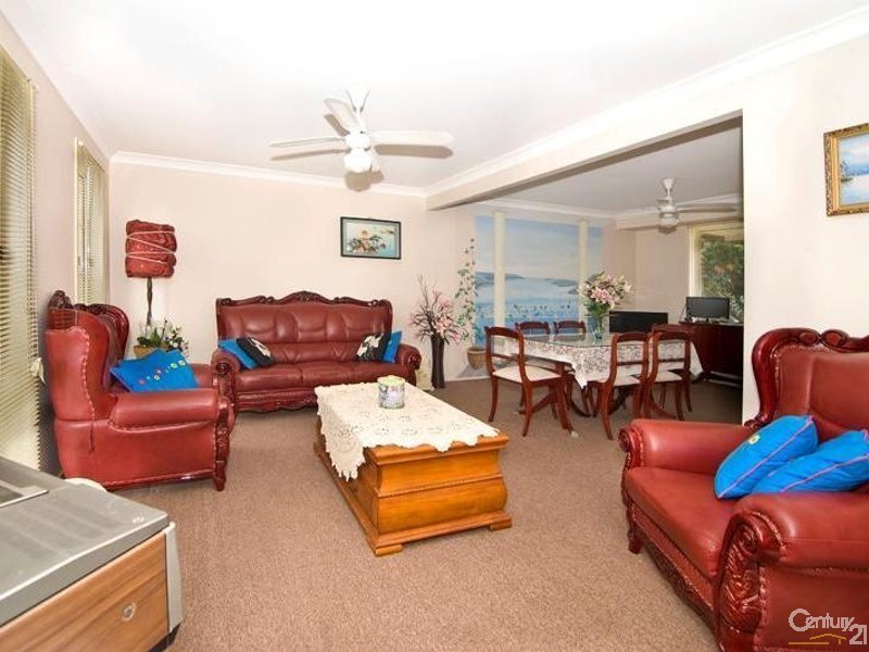 9 Lascelles Lane, Greenacre NSW 2190