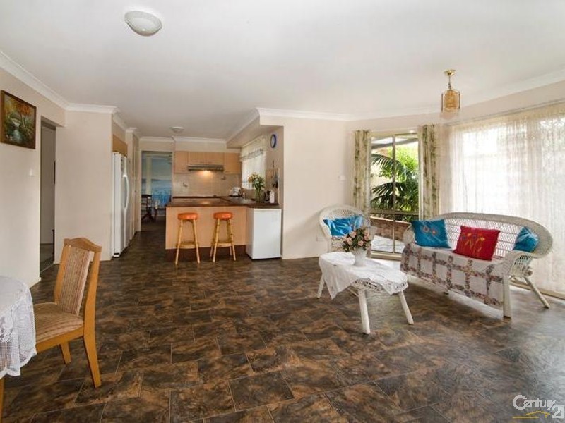 9 Lascelles Lane, Greenacre NSW 2190