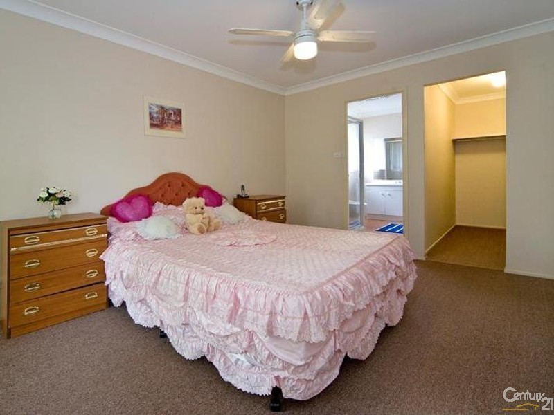 9 Lascelles Lane, Greenacre NSW 2190