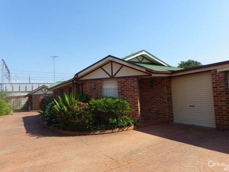 2/9 Broe Avenue, East Hills NSW 2213