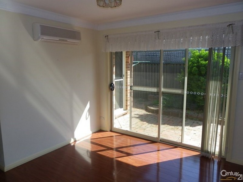 2/9 Broe Avenue, East Hills NSW 2213