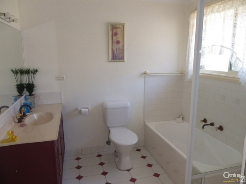 2/9 Broe Avenue, East Hills NSW 2213