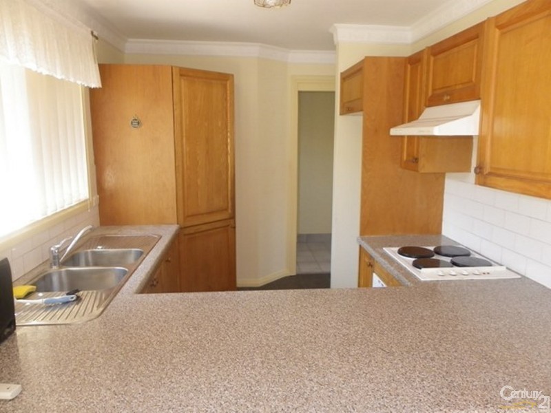 2/9 Broe Avenue, East Hills NSW 2213