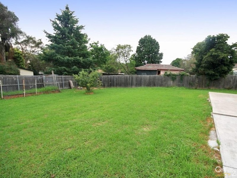 12 Coolabah Street, Macquarie Fields NSW 2564