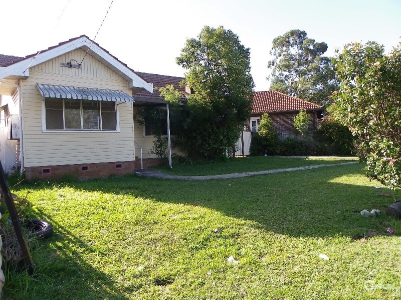 13 Sunny Cres, Punchbowl NSW 2196