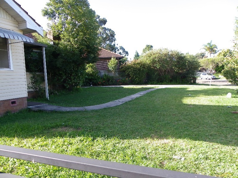 13 Sunny Cres, Punchbowl NSW 2196