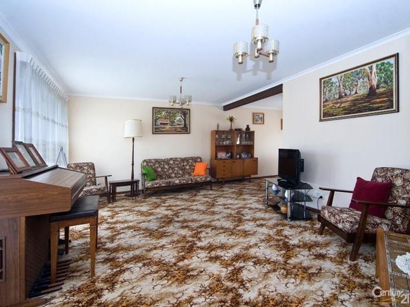 52 Burbank Avenue, Picnic Point NSW 2213