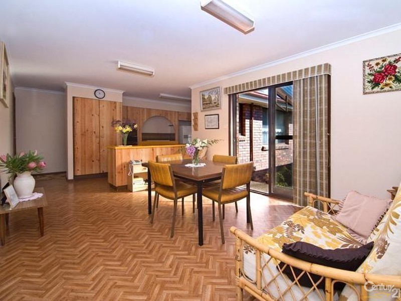 52 Burbank Avenue, Picnic Point NSW 2213