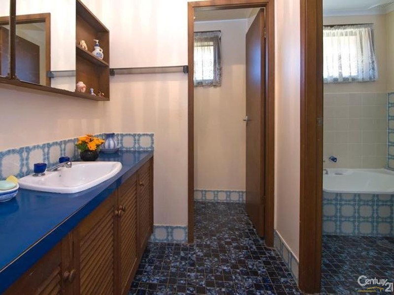 52 Burbank Avenue, Picnic Point NSW 2213