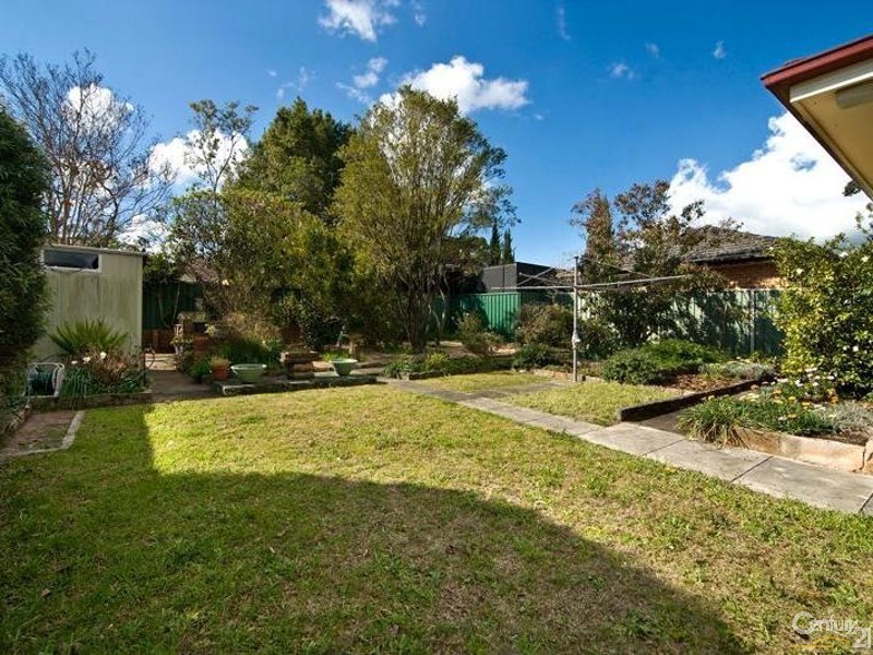 52 Burbank Avenue, Picnic Point NSW 2213