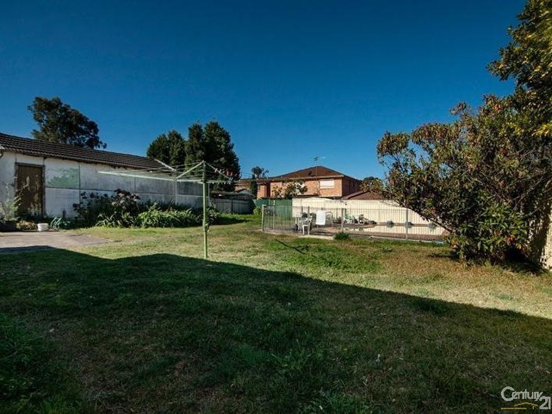 65 Victor Avenue, Picnic Point NSW 2213