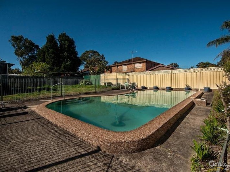 65 Victor Avenue, Picnic Point NSW 2213