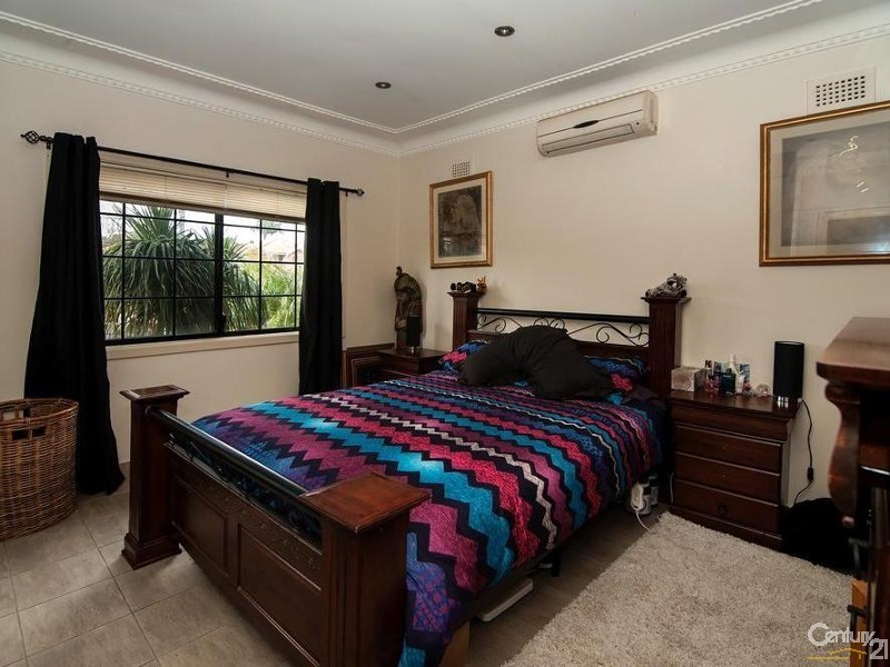 4 Rodgers Avenue, Panania NSW 2213