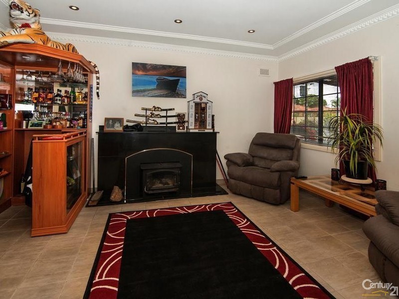 4 Rodgers Avenue, Panania NSW 2213