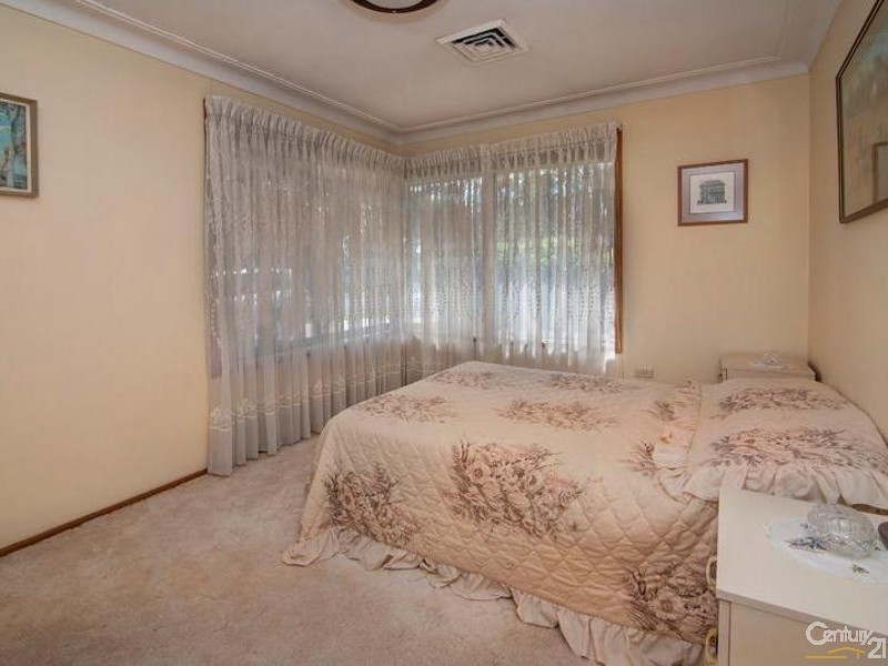 90 Kennedy Street, Picnic Point NSW 2213