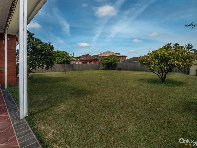 90 Kennedy Street, Picnic Point NSW 2213