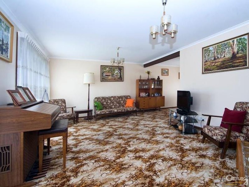 52 Burbank Avenue, Picnic Point NSW 2213