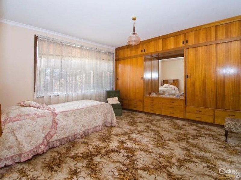 52 Burbank Avenue, Picnic Point NSW 2213