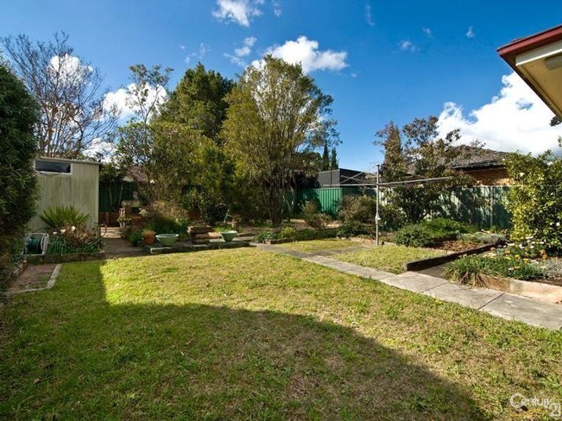 52 Burbank Avenue, Picnic Point NSW 2213