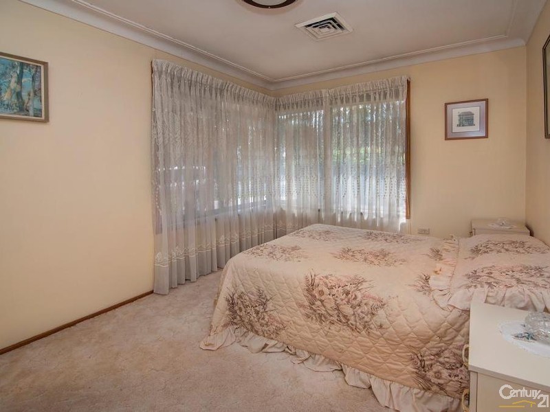 90 Kennedy Street, Picnic Point NSW 2213