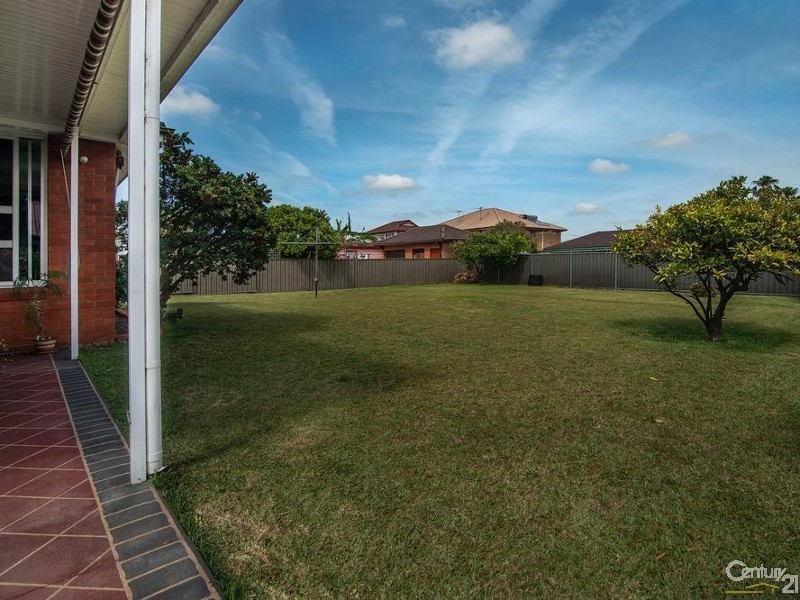 90 Kennedy Street, Picnic Point NSW 2213