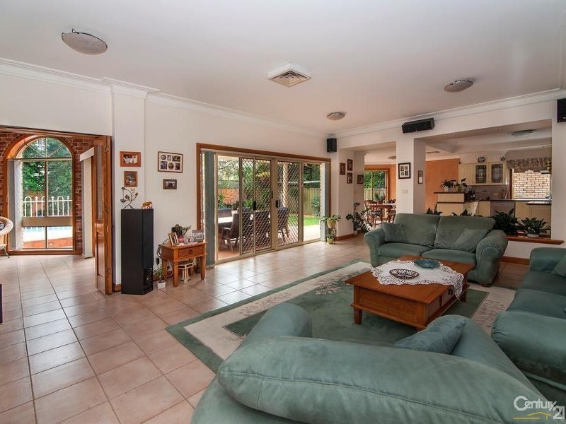 27 Yvonne Crescent, Bass Hill NSW 2197