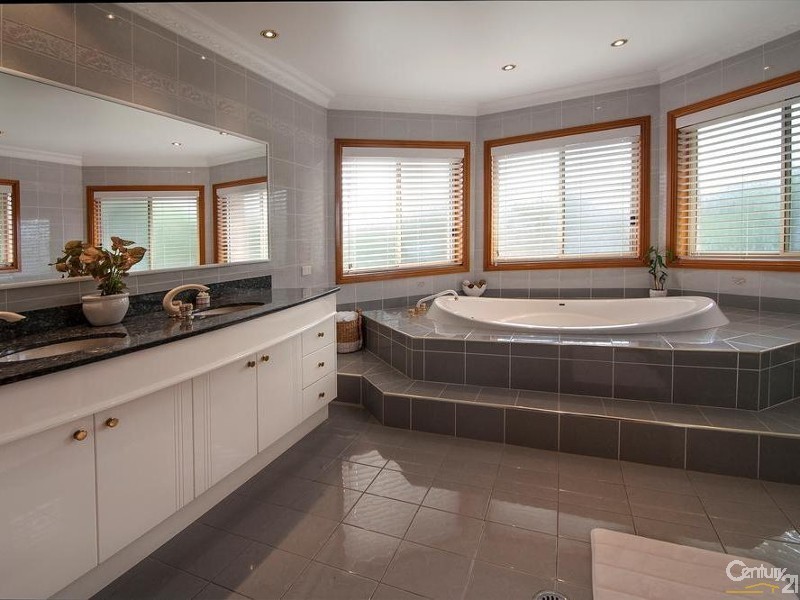 27 Yvonne Crescent, Bass Hill NSW 2197