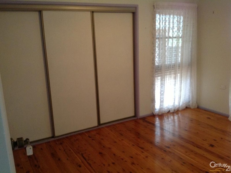 13 Cordelia Street, Rosemeadow NSW 2560