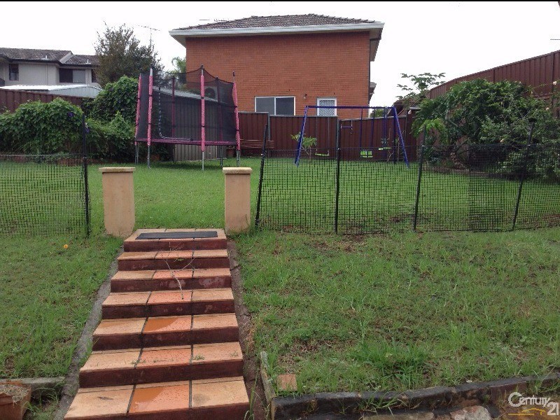 2 Dell Place, Georges Hall NSW 2198