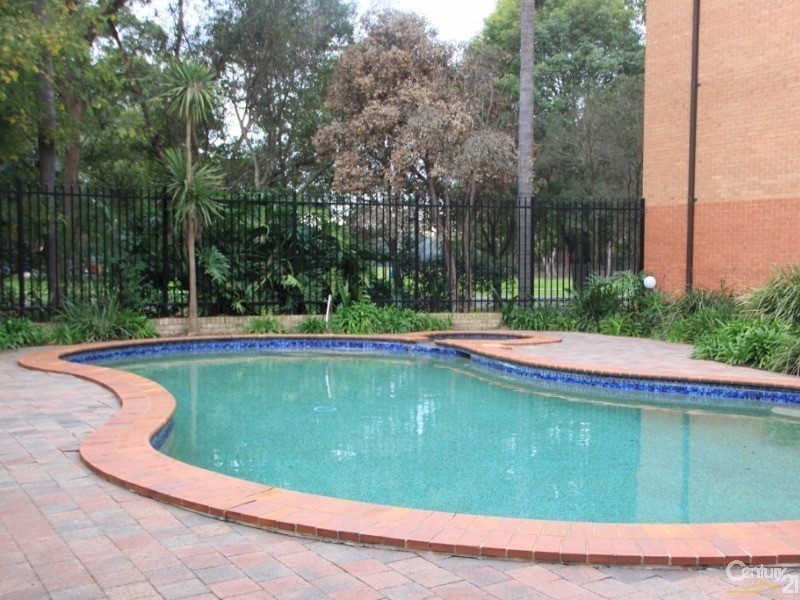 15 Mead Avenue, Chipping Norton NSW 2170