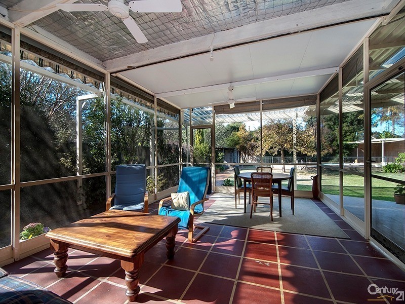 8 Monie Avenue, East Hills NSW 2213