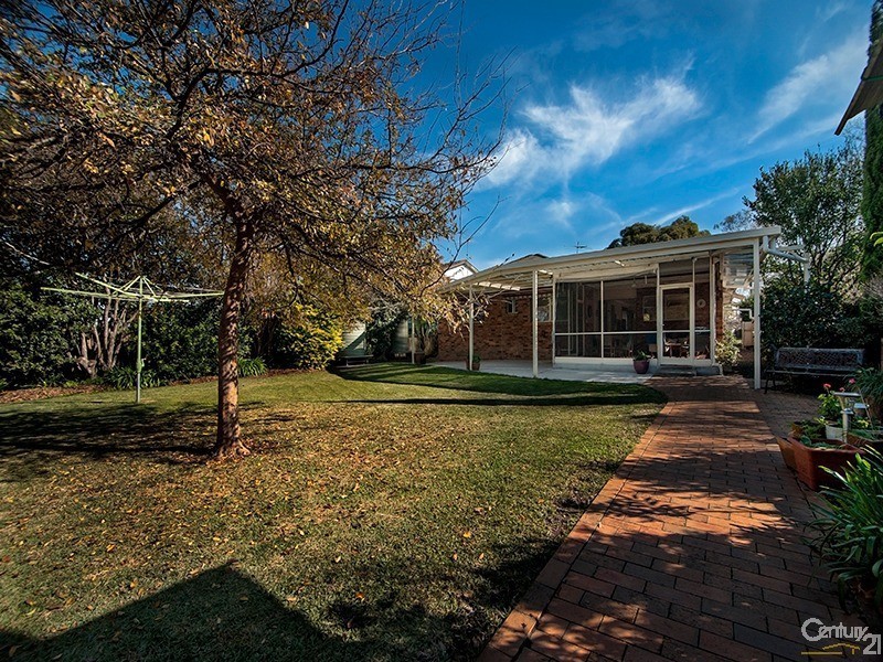 8 Monie Avenue, East Hills NSW 2213