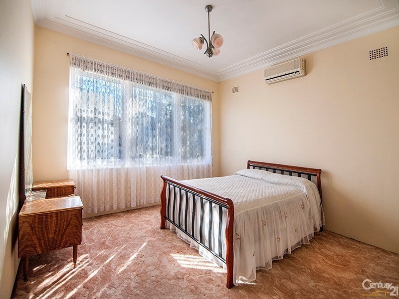 23 Kennedy Street, Picnic Point NSW 2213