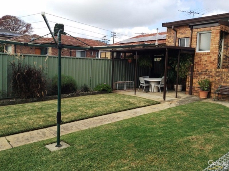 82 Hannans Road, Riverwood NSW 2210