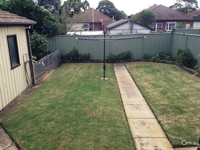 82 Hannans Road, Riverwood NSW 2210