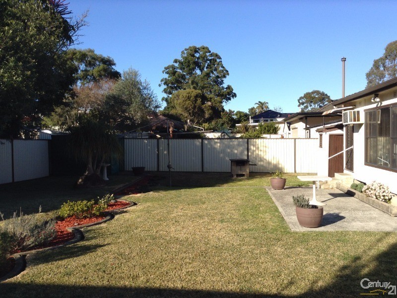 25 Larien Crescent, Birrong NSW 2143