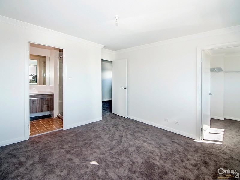 25 Vogue Avenue, Moorebank NSW 2170