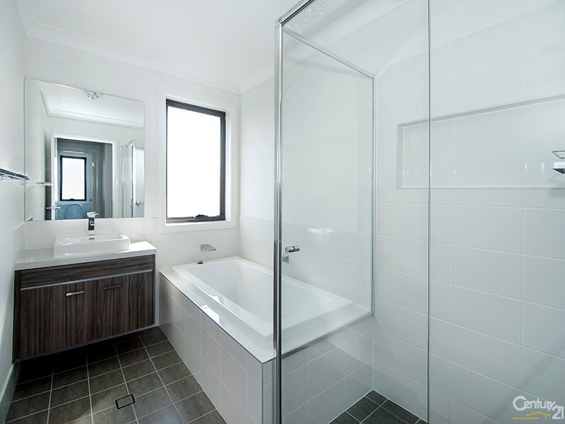 25 Vogue Avenue, Moorebank NSW 2170