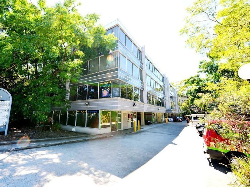 31-33 Chaplin Drive, Lane Cove West NSW 2066