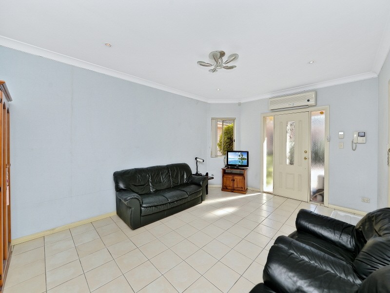 1/1  Margaret St, Greenacre NSW 2190